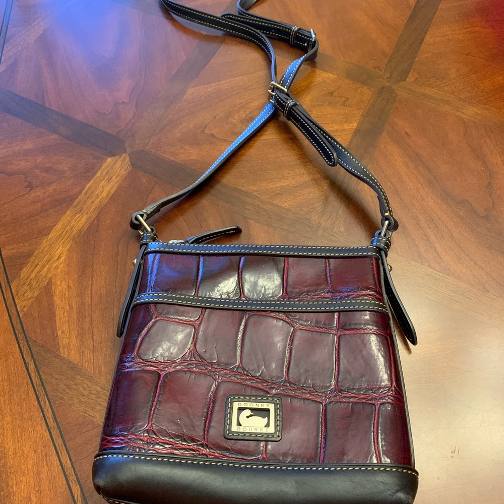 Dooney & Bourke Burgundy and Black Leather Croc Embossed Bag with storage bag. - Picture 2 of 13